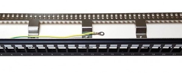 פאצ פנל 19" 1U מסוכך עם 24 פורטים ללא קונקטורים + מגש מובנה